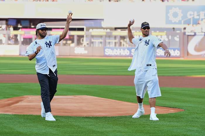 Brunson and Hart throw out first pitches at Yankee Stadium as Knicks celebrate NBA title — ClickOrlando Sports, Winter Park Government news